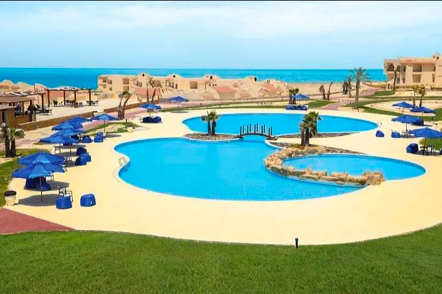 شاليه أرضي + جاردن للبيع (كورال هيلز) رأس الحكمة 170 م شاليه + 120 م جاردن