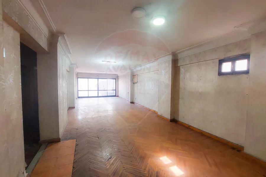 ( شقة للبيع 200م جليم (  ش أبو قير مباشرة