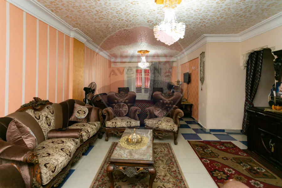 شقة للبيع 200 م كامب شيزار (ش بورسعيد)