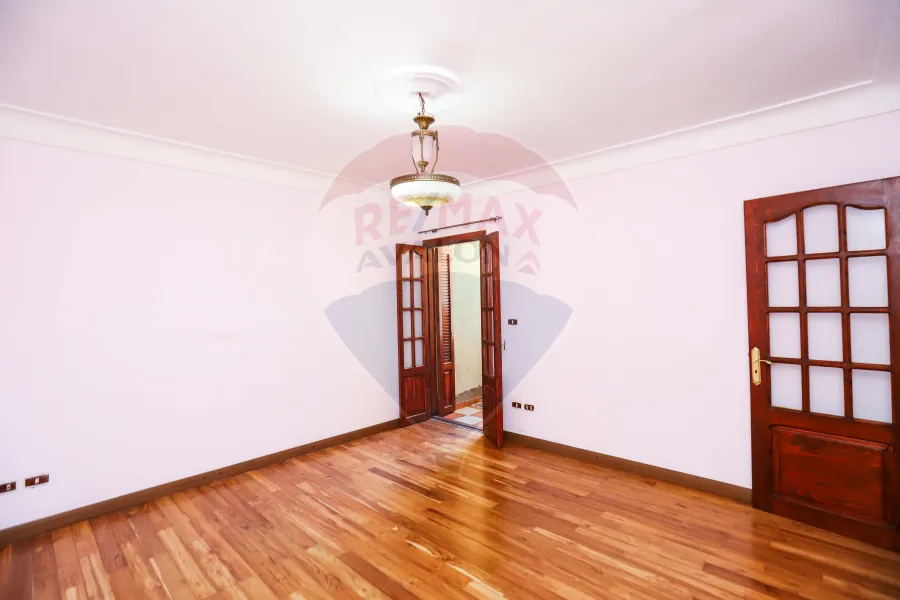 شقه للبيع 218 م جليم ( ش ابو قير مباشره )