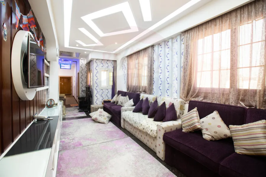 شقة للبيع 360 م + 360 م رووف ملكية خاصة سموحة (كومباوند حدائق اللوتس - ش الهيلتون )