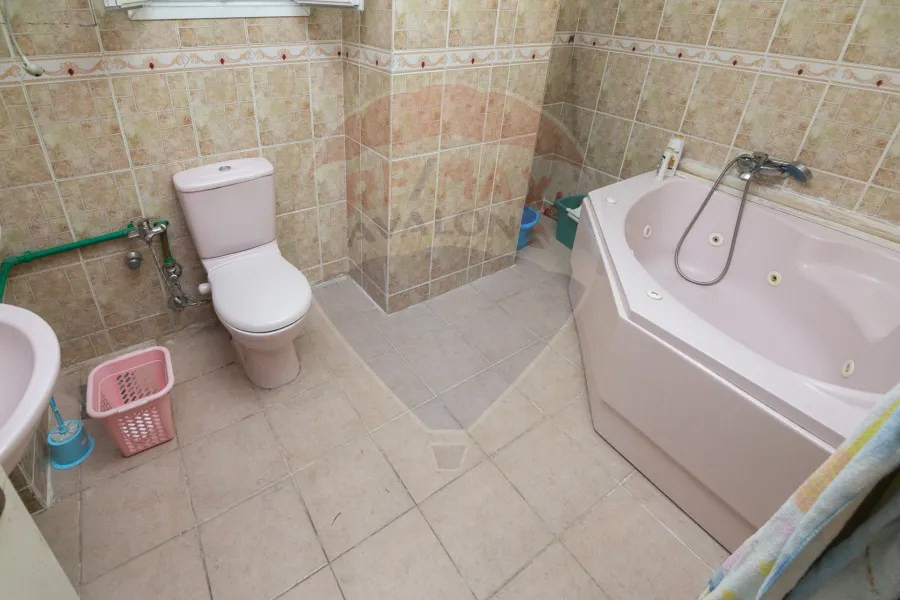 Apartment for sale 250 m Camp Chezar (directly on the sea)