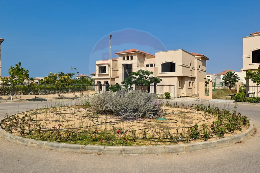 Villa for sale King Mariout (Compound Alex West View golf land - Saint Catherine)