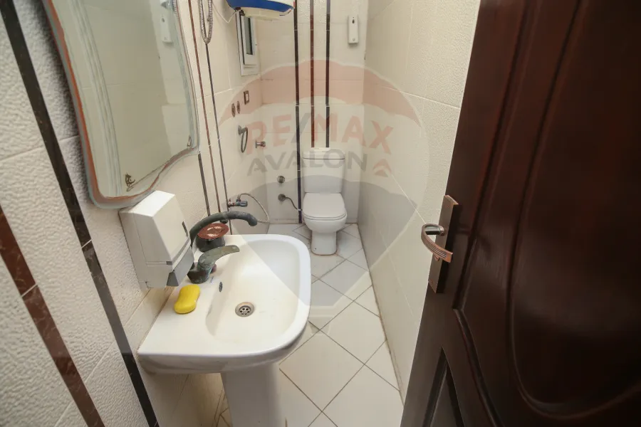 مقر اداري للبيع 85 م سبورتينج (ش الدلتا)