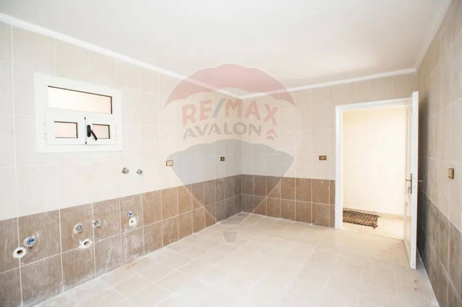 شقه للإيجار 235 م ستانلي (متفرع من البحر- ڤيو مباشر للبحر)