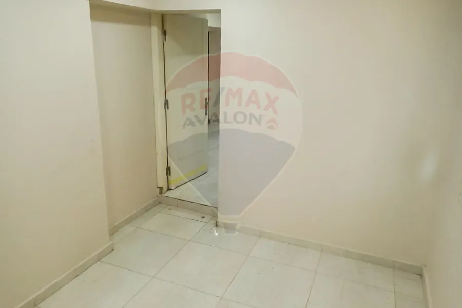 Commercial unit for rent  170 m Smouha (Hilton St.- next to Murooj Compound)
