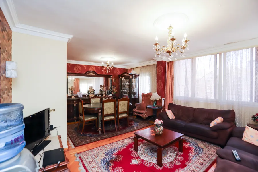 شقة للبيع  200 م سموحة (خلف ميدان فيكتور عمانوئيل)