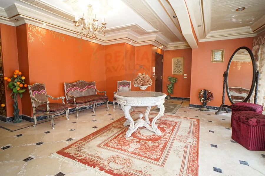 شقة للبيع 500 م لوران (ش شعراوي الرئيسي)