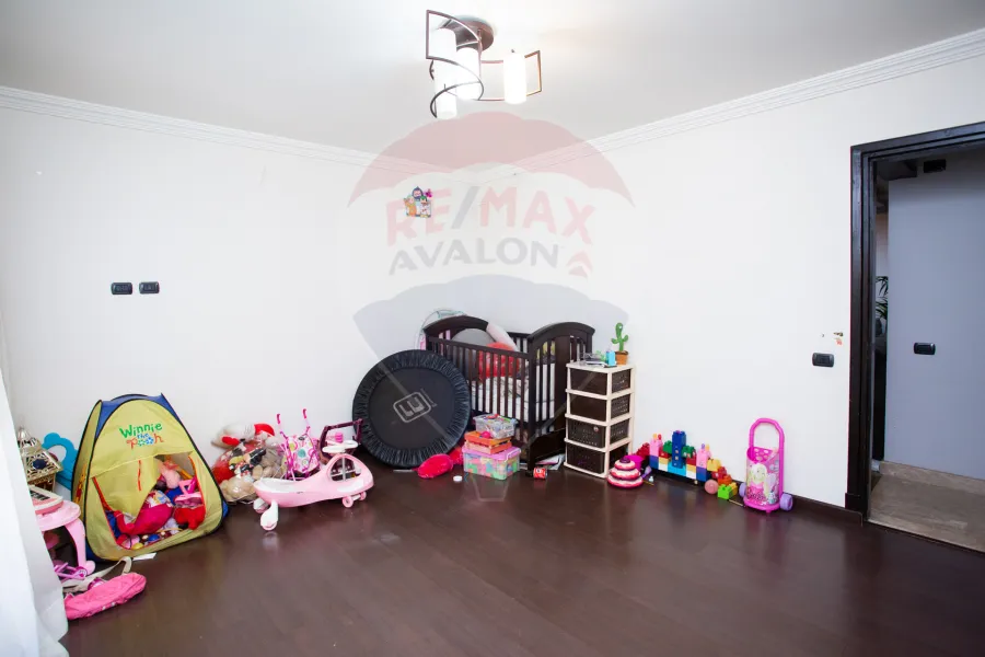 Apartment for sale 200 m Saba Pasha (on the tram - Brand Building)