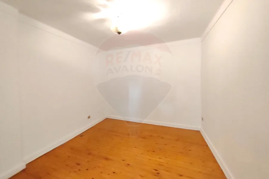 شقة للإيجار 150 م  ثروت (خطوات من ش ابوقير)