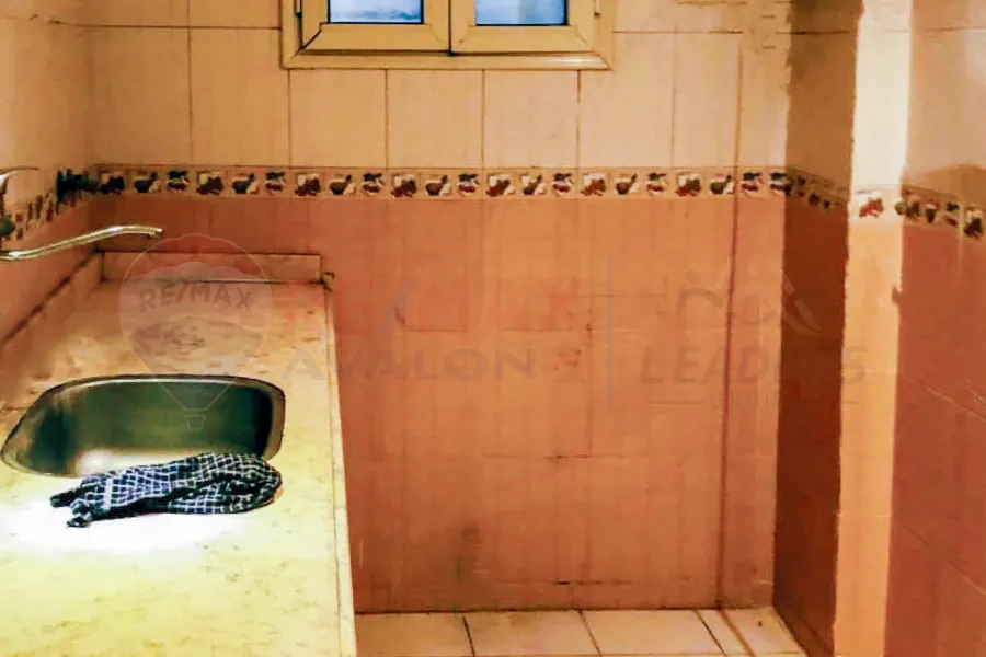 مقر تجاري للايجار 200 م محمد نجيب (علي البحر مباشرة)