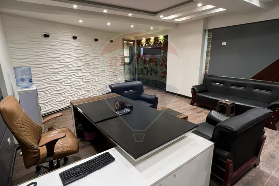 Administrative unit for sale 290 m Al-Iqbal (in front of Victoria College School)