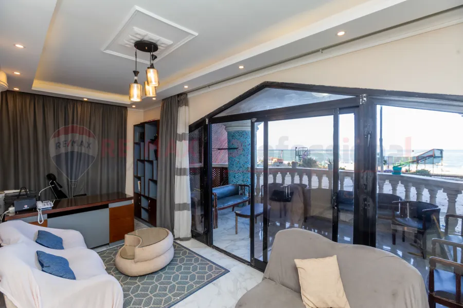 شقة ادارى للبيع  و تصلح سكنى 160 م المندره (على البحر مباشره)