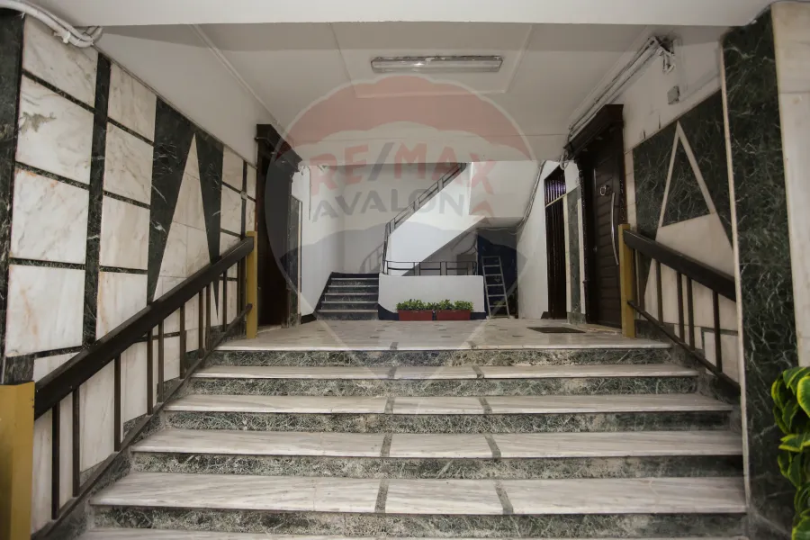 r sale 175 m Kafr Abdo (Mohamed Safwat St)