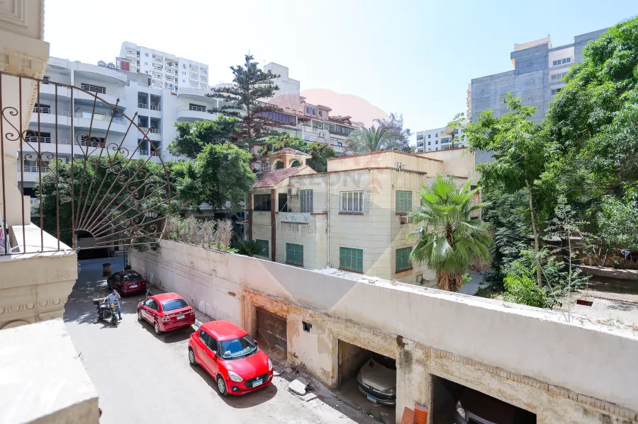 شقه للبيع 160 م لوران (خطوات من شارع شعراوي - شارع ابوقير)