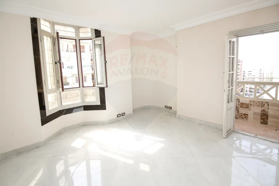 شقة للبيع 210 م سموحة ( ش ادمون فريمون ) - أول سكن