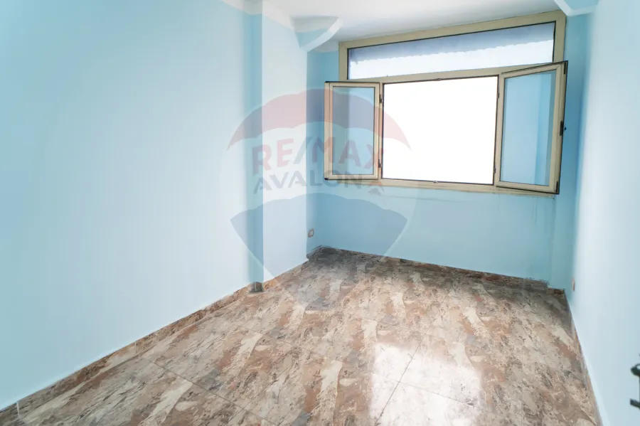 شقة للبيع 120 م صافى كامب شيزار (ثانى نمرة من البحر- فيو بحر مباشر)