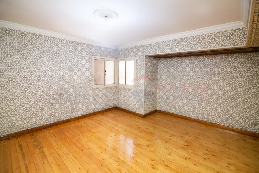 شقة للبيع 250 م لوران (ش أبوقير)