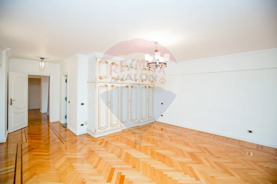 شقة للبيع 325 م وابور المياه ( فيو مفتوح علي النادي الاوليمبي وحدائق الشلالات )