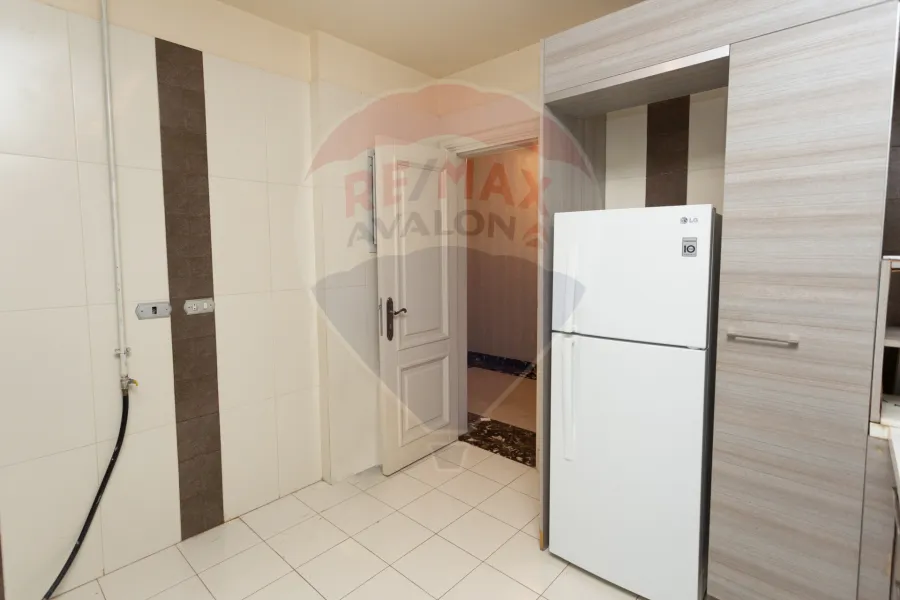 شقة مرخصة للبيع 295 م كفر عبده (متفرع من ش معروف الرصافة)