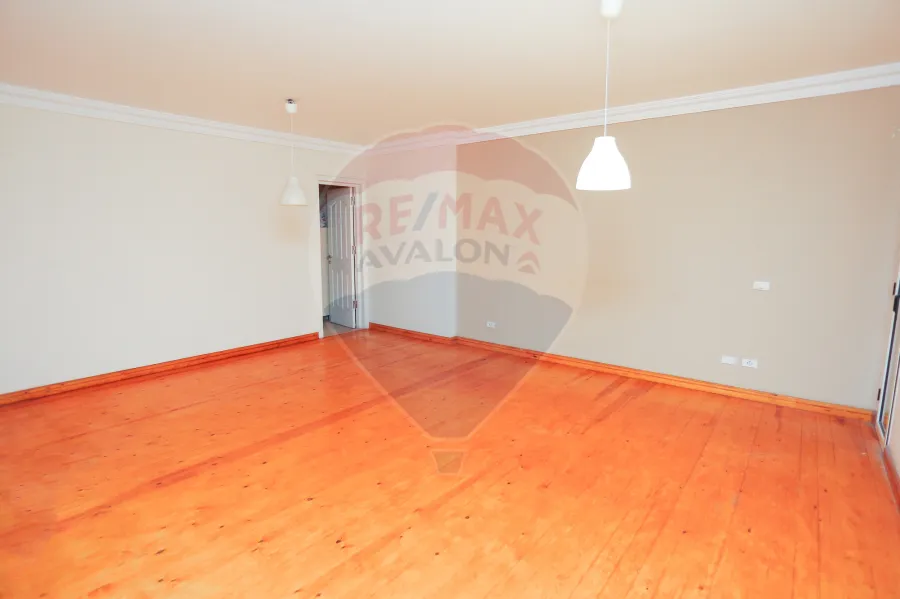 شقة للبيع 250 م سموحة (ش حسن علام)