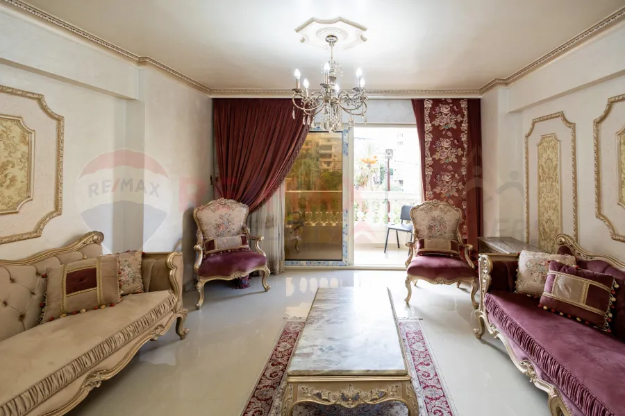 Apartment for sale 200 m Janaklis (steps from Abu Qir St.)