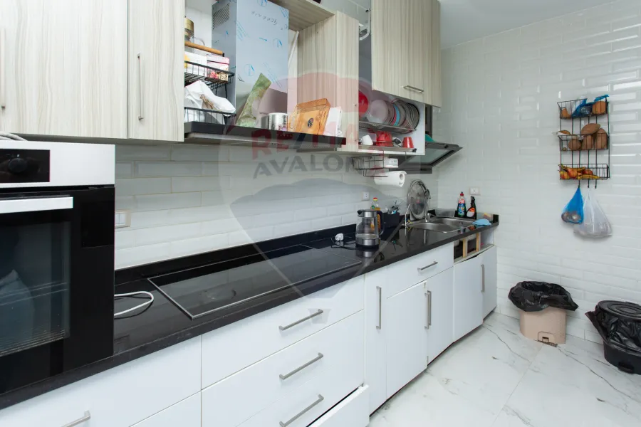 شقة للبيع 235 م ستانلي (علي البحر مباشرة - عمارة براند)