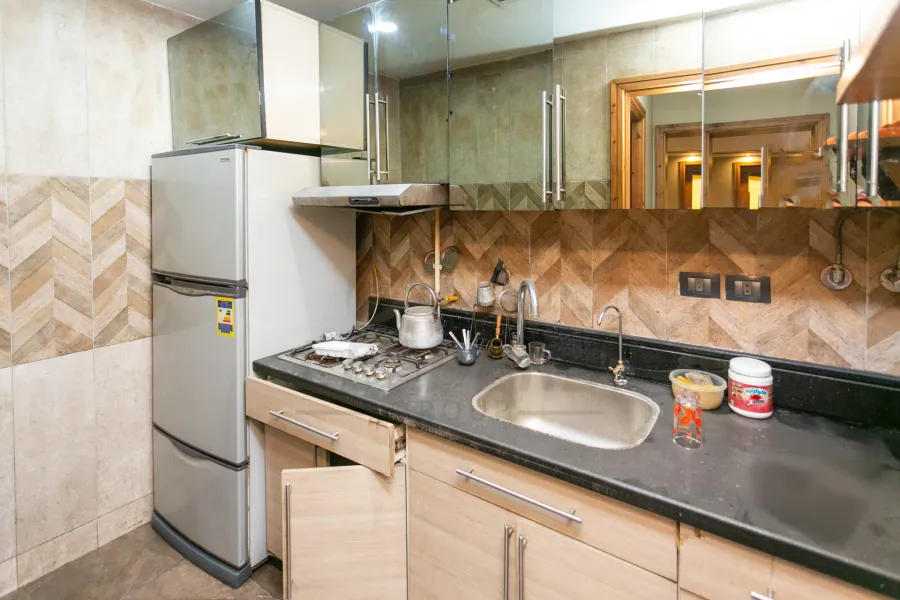 شقة للبيع 250 م الشاطبي (علي الترام مباشرة - خطوات من البحر)