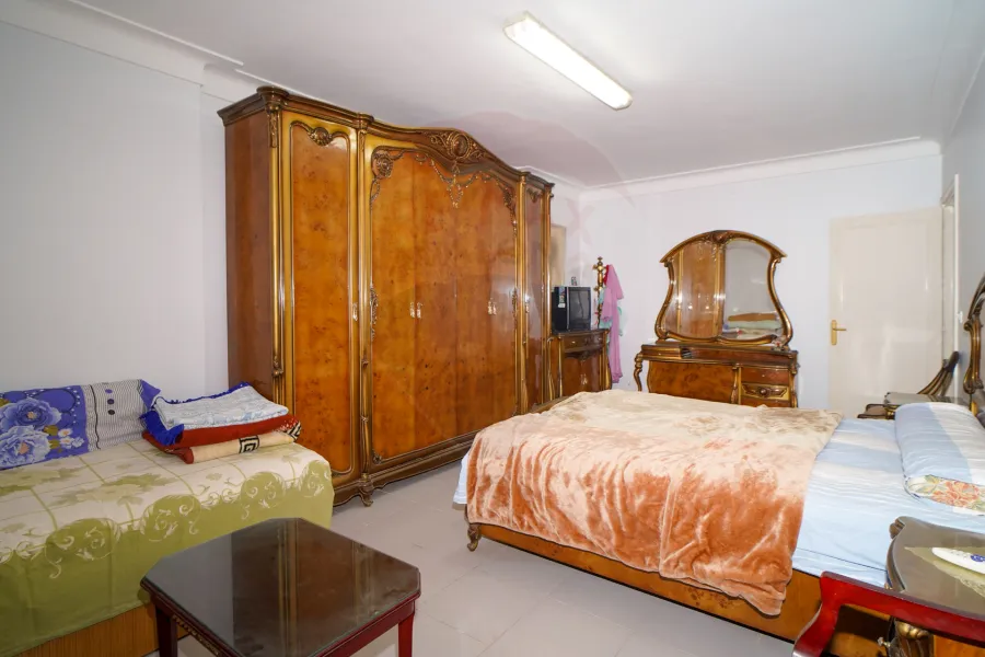 شقة للبيع 220 م المعمورة الشاطئ (عمارات امن الدوله)