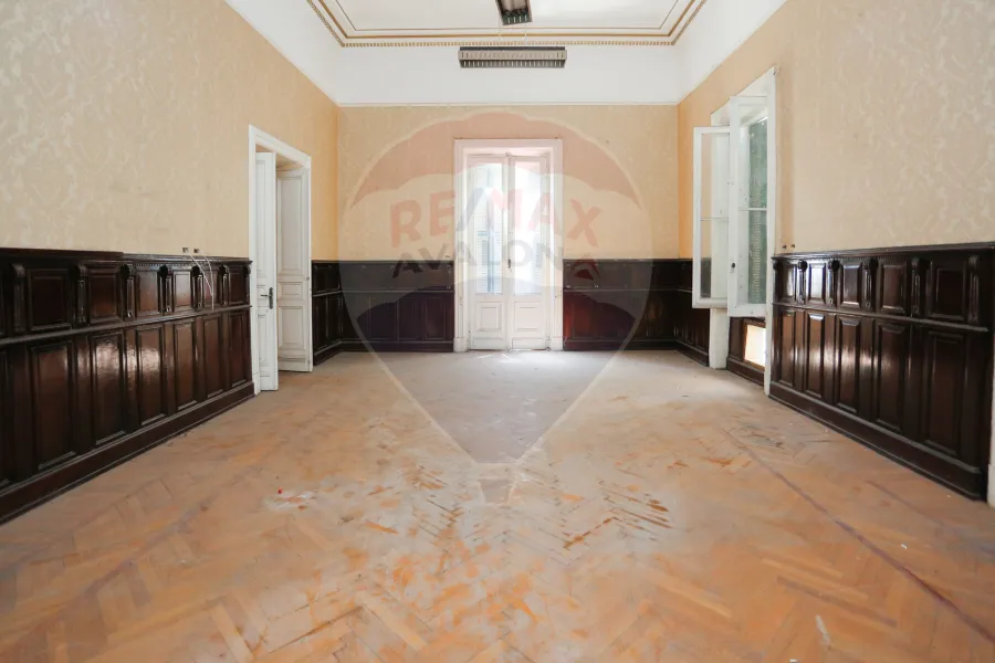 Castle for sale Al-Hay Al-Latiny (Steps from Fouad St. and Sultan Hussein St.) 1,460 m