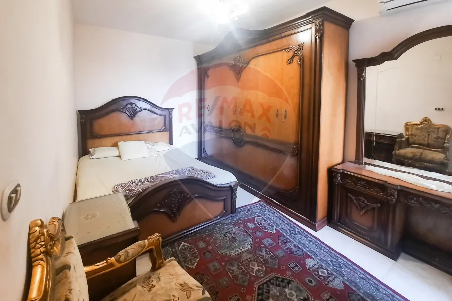 شقة للايجار 105 م رشدي (علي الترام مباشرة - خطوات من ش سوريا)