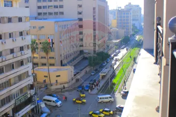 شقه للبيع 204 م الازاريطة (ش شامبليون -  بجوار مجمع الكليات)