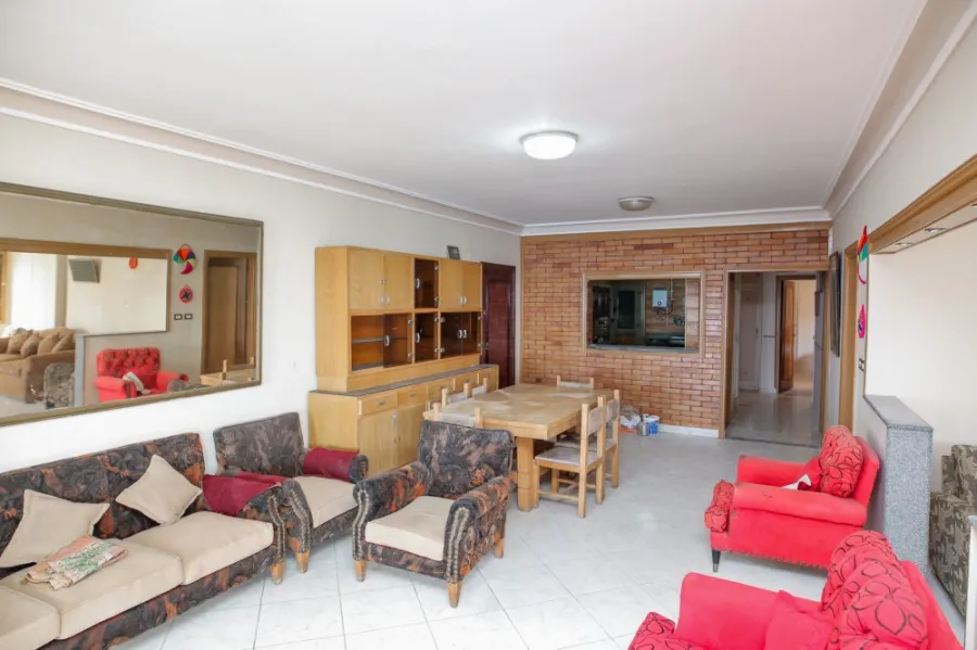 شقة للبيع 200م المندرة - على البحر مباشرة