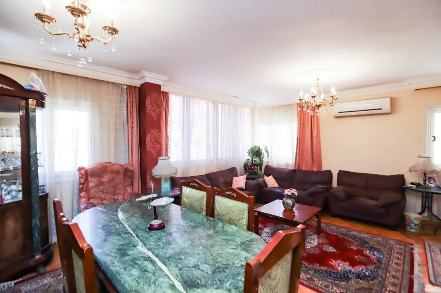 شقة للبيع  200 م سموحة (خلف ميدان فيكتور عمانوئيل)