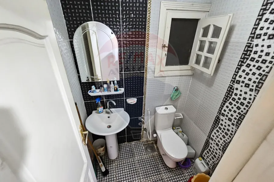 شقة للبيع 140 م كفر عبده (ش سكينة بنت الحسين)