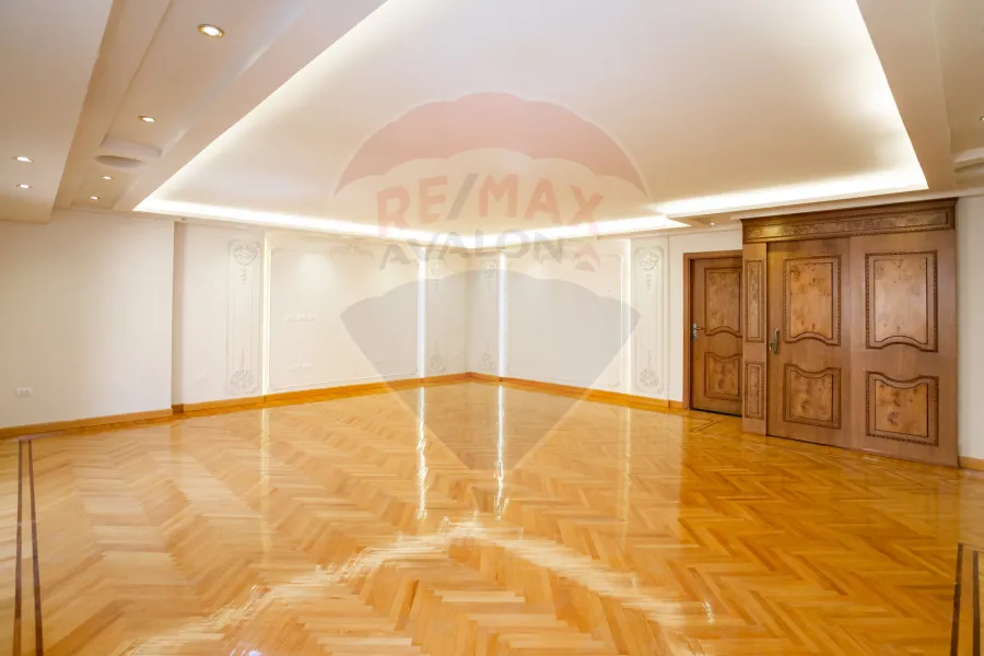 شقة للبيع 245 م سموحه (ش فوزي معاذ الرئيسي)