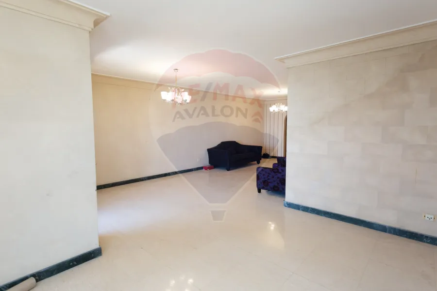 شقة للبيع 175 م السرايا (علي البحر مباشرة)