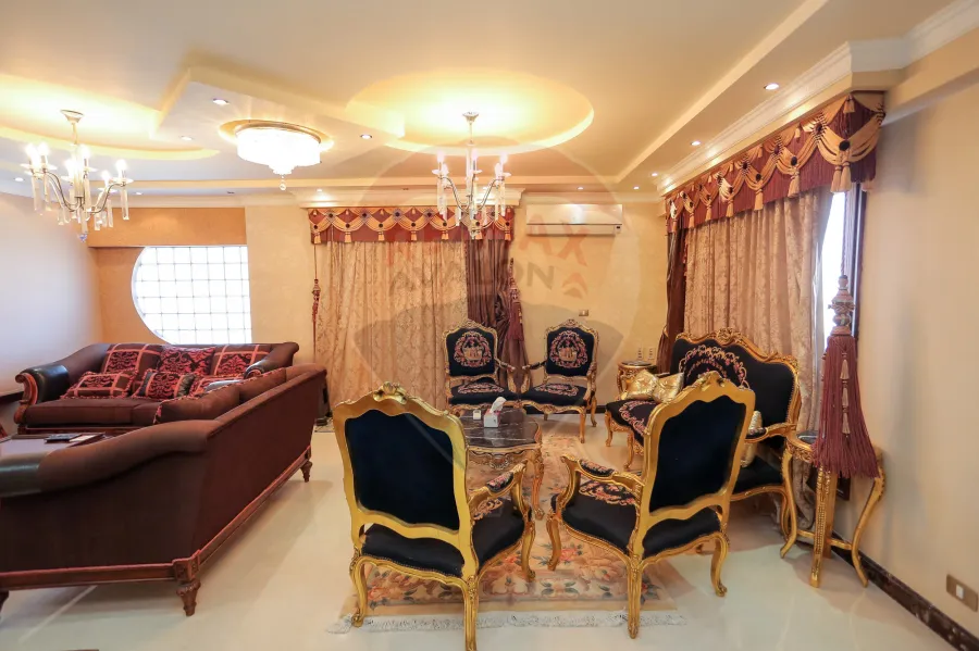 شقه للبيع 235 م الحي اللاتيني ( شارع فؤاد )