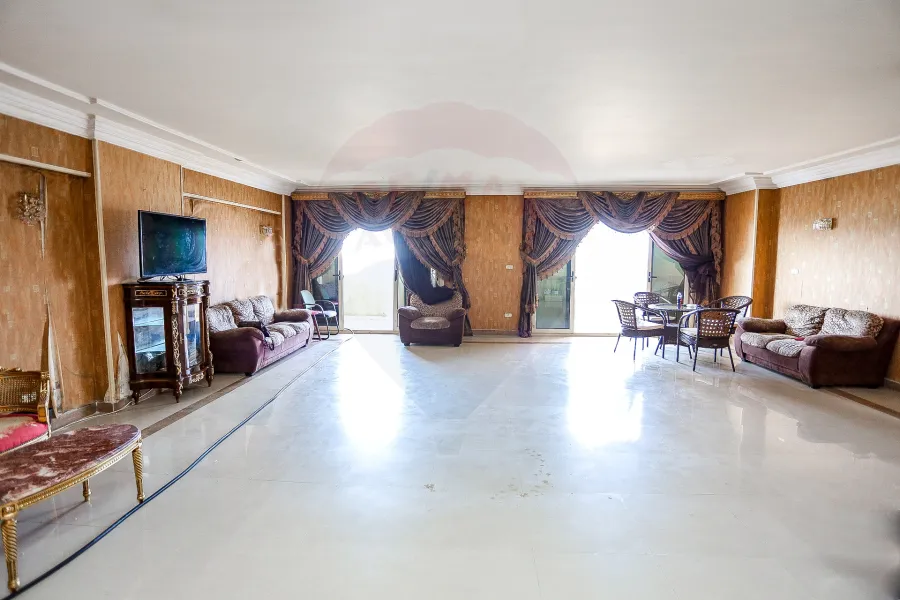 شقة للبيع 315 م جليم (علي البحر مباشرة)