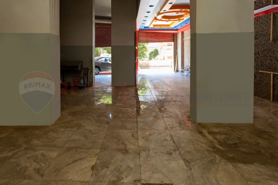 Corner shop for rent 121 m Janaklis (directly on the tram)