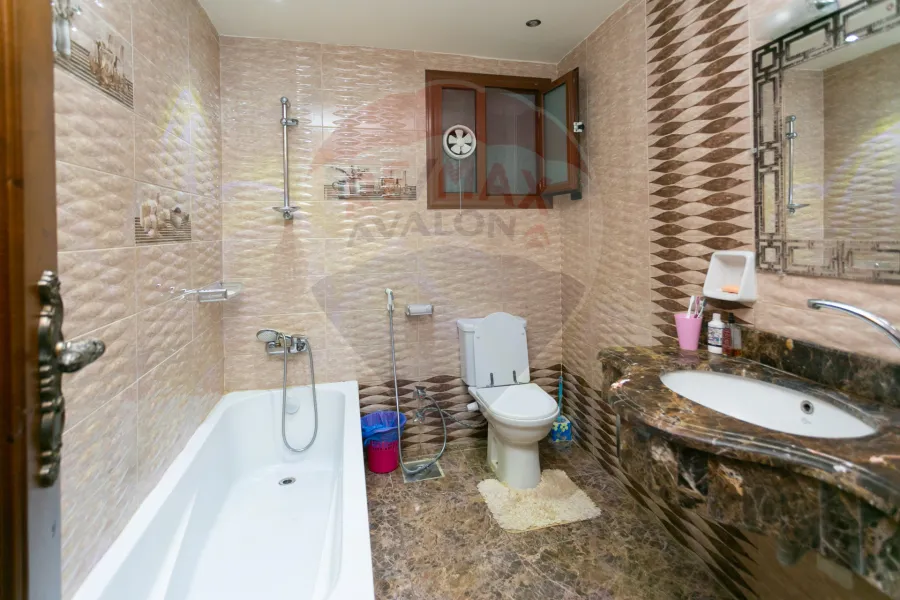 شقة للبيع 260م سيدى جابر (خطوات من مصطفى كامل)