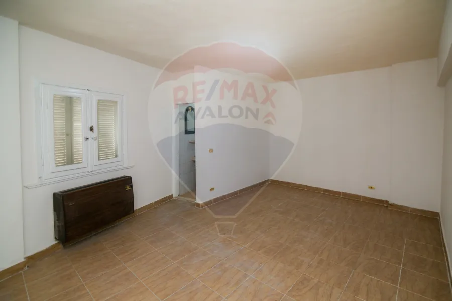 شقة للبيع 160 م سموحة (ش مصطفي كامل - خطوات من نادي سموحة)