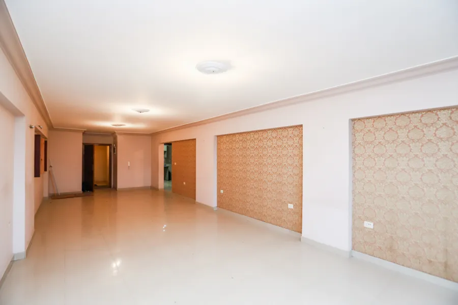 شقة للبيع 195 م مصطفي كامل ( ش ابو قير مباشرة )