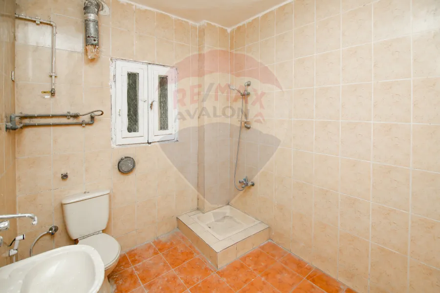 شقة للبيع 120 م لوران  (على البحر مباشرة)