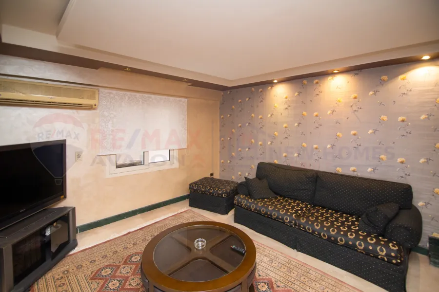 Apartment for sale 330 m Camp Caesar (Directly on the sea)