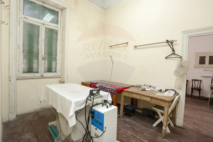 Mezzanine 400m for rent Camp Chezar (Port Saied St.)