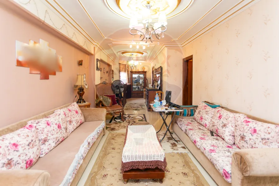 شقة للبيع 155 م كفر عبده (خطوات من ميدان سانت جيني)