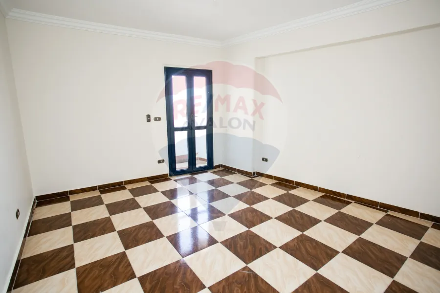 شقة للإيجار 200 م سموحة ( كوبرى 14 مايو- فيو مفتوح على نادى سموحة)