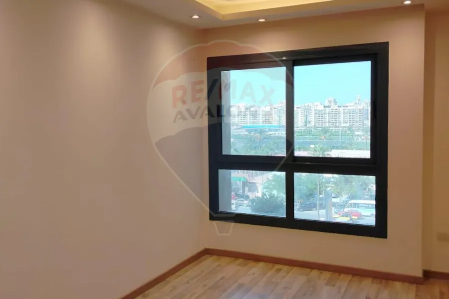 شقة للبيع 290 م سموحة (كريستال تاورز)