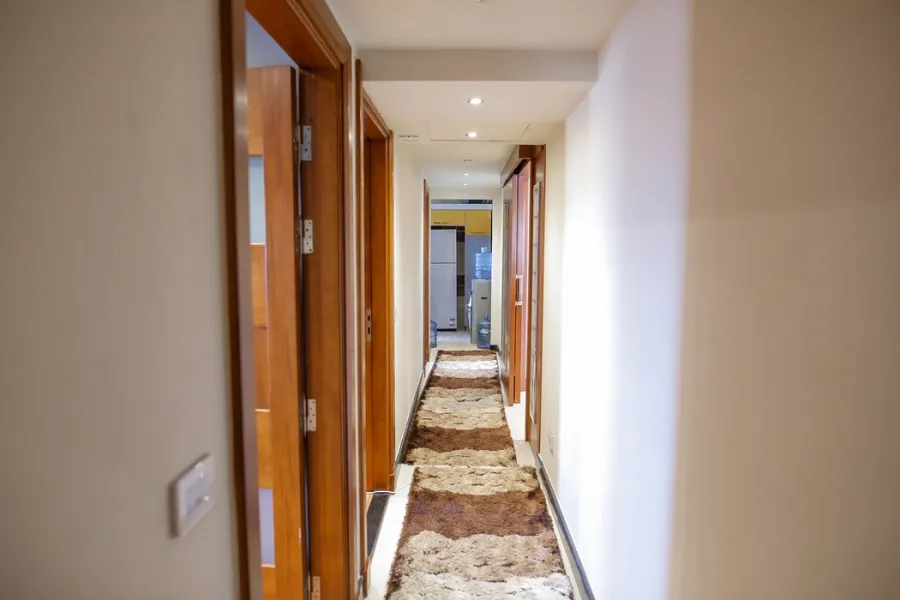 شقة للايجار مفروش 180م سان ستيفانو ( على الترام )